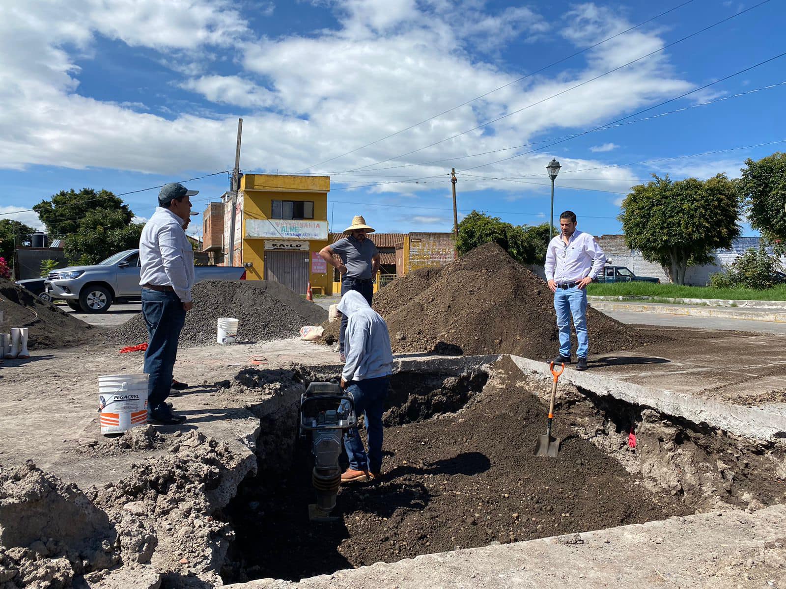 Adán Sánchez López Evalúa Supervisa el Avance de la Reparación del Socavón en Avenida Niños Héroes.